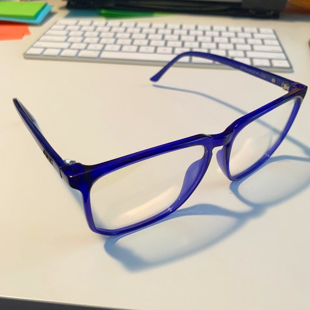 Quay Stranger Blue Light Glasses - Blue